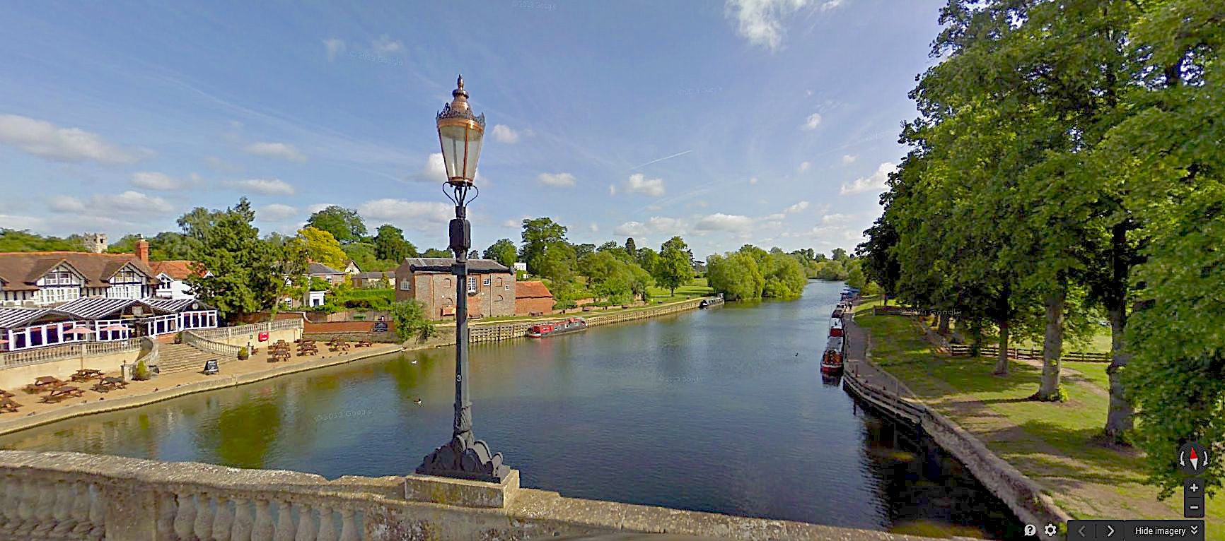 Bridge over the
                                                    Thames River,
                                                    Wallingford
                                                    Berkshire England